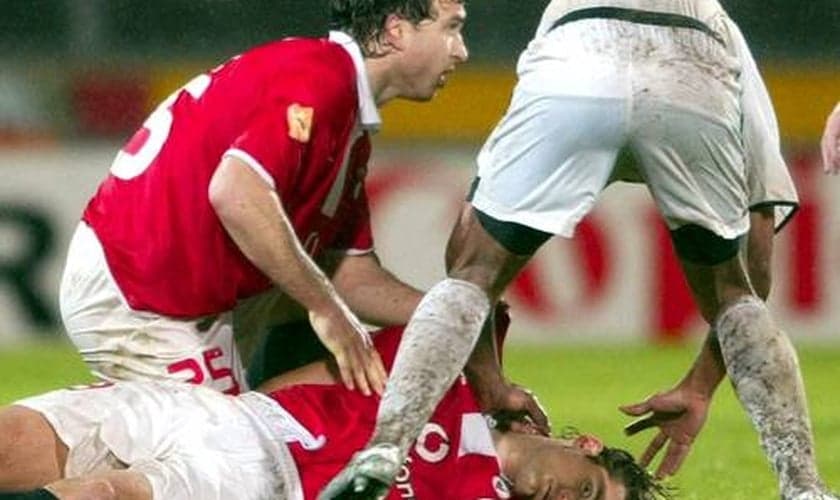 Mortes como a do jogador do Benfica Miklos Feher, durante um jogo da Liga Portuguesa, em janeiro de 2004 podem ser evitadas