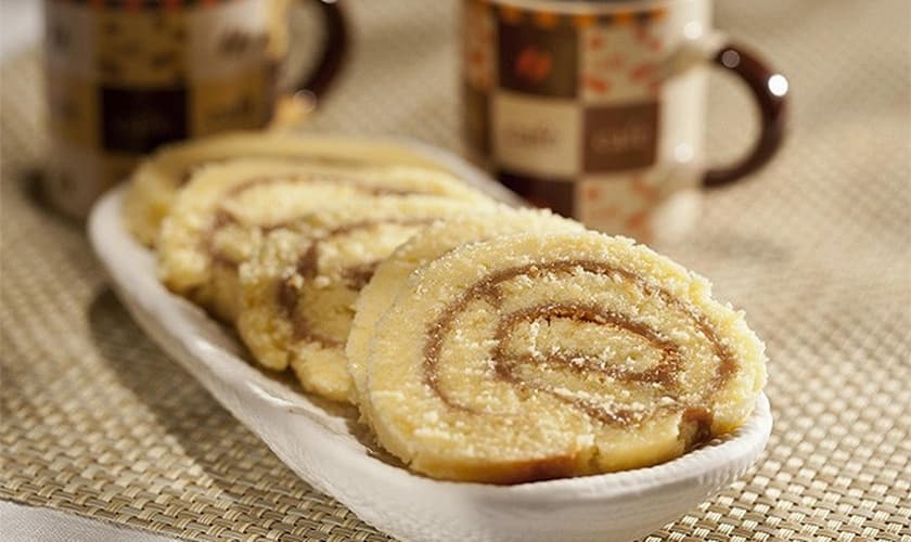 Bolo de rolo com recheio de café