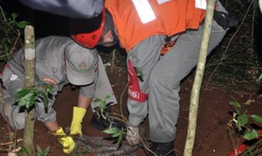 Corpo foi achado em matagal, na beira de rio