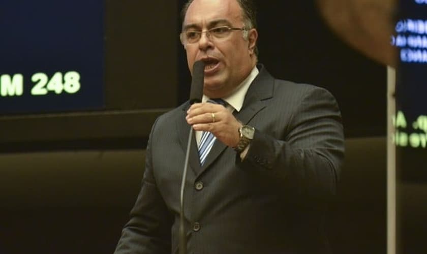 O deputado André Vargas (PT-PR), ao se defender no plenário no início de abril 