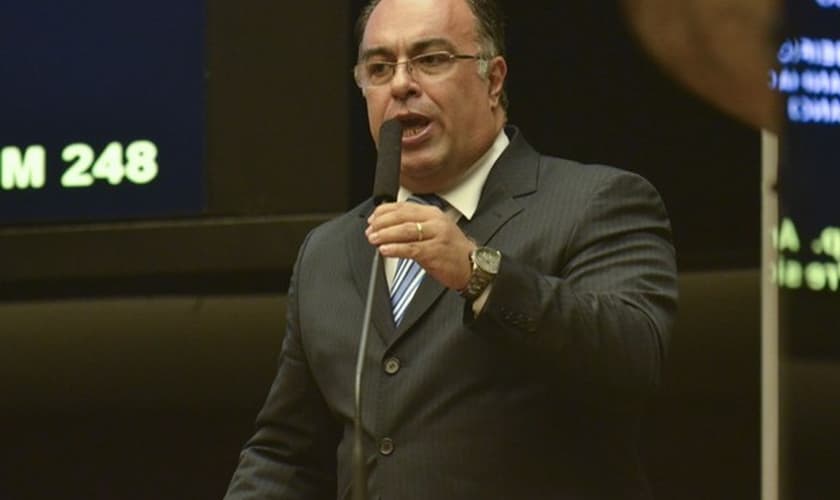 O deputado André Vargas (PT-PR), ao se defender no plenário no início de abril