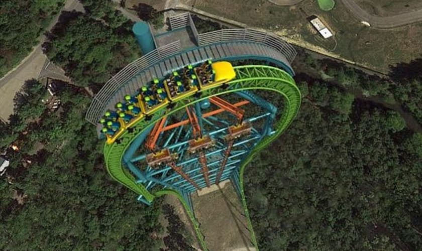 brinquedo em montanha-russa