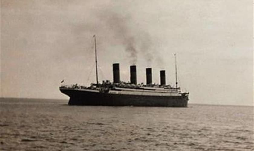 Bíblia remanescente do naufrágio do Titanic é exposta nos EUA