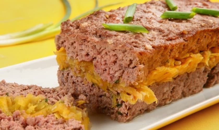 Bolo de carne com mandioquinha