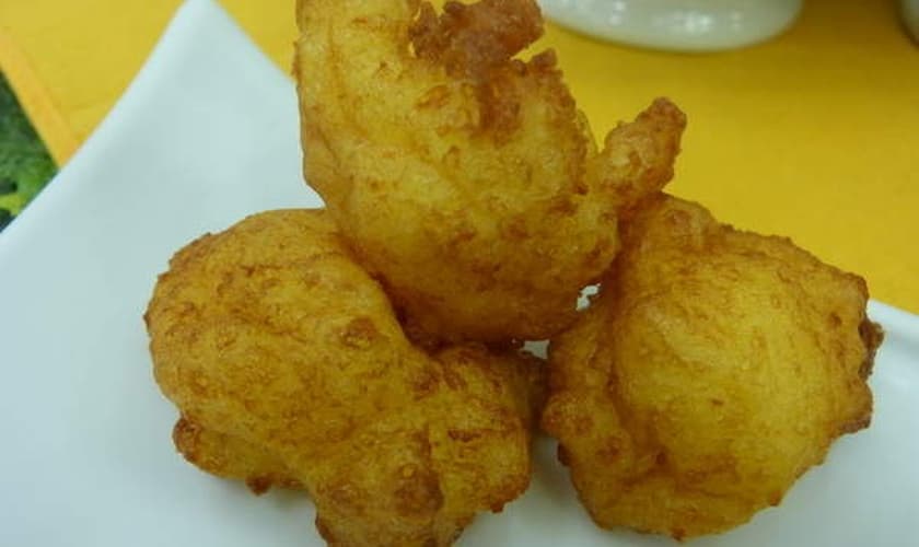 Bolinho de chuva com queijo