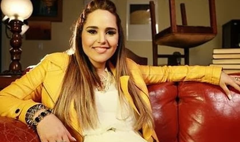 "Houve muito preconceito", lembra Perlla sobre conversão