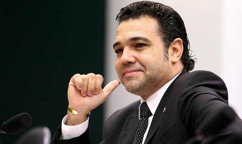 Marco Feliciano declarou apoio ao ex-candidato à presidência Levy Fidélix, que foi condenado na última sexta-feira (13) a pagar uma multa de R$1 milhão ao movimento LGBT por declarações dadas em um debate político, realizado em 2014.