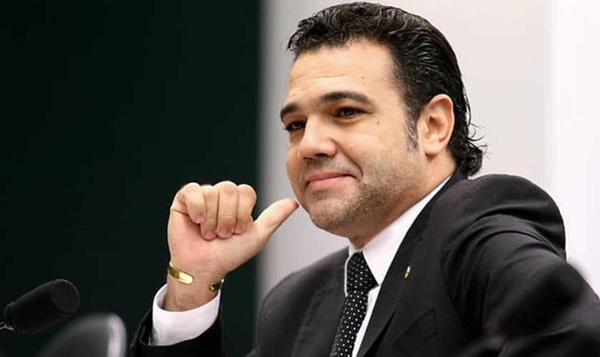 Marco Feliciano declarou apoio ao ex-candidato à presidência Levy Fidélix, que foi condenado na última sexta-feira (13) a pagar uma multa de R$1 milhão ao movimento LGBT por declarações dadas em um debate político, realizado em 2014.