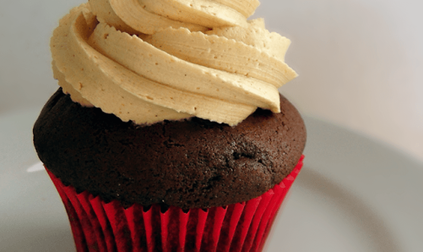 Cupcake de chocolate com manteiga de amendoim