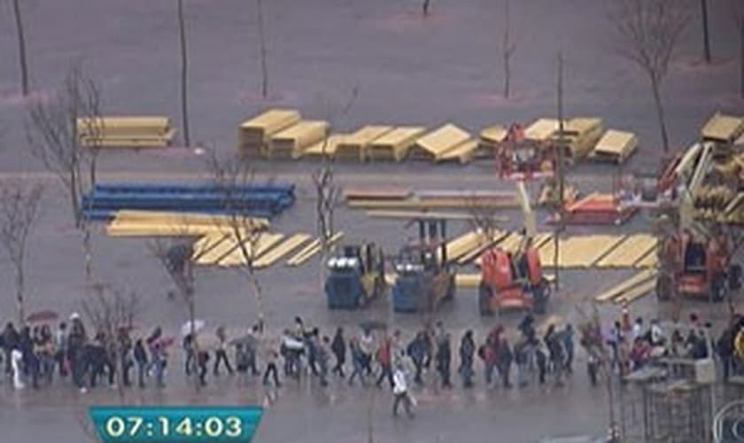 Fila para entrar na Estação Corinthians-Itaquera na manhã de sexta (23)