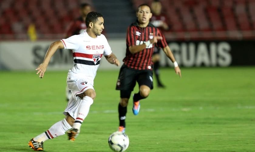 Douglas errou no lance do primeiro gol do Atlético-PR