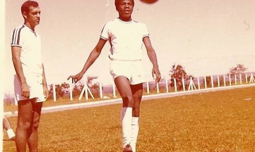 Barbosa, no tempo de atacante do time da Gráfica do Senado, nos anos 70. ‘Jogava na frente, caíndo pela esquerda. Era muito rápido’