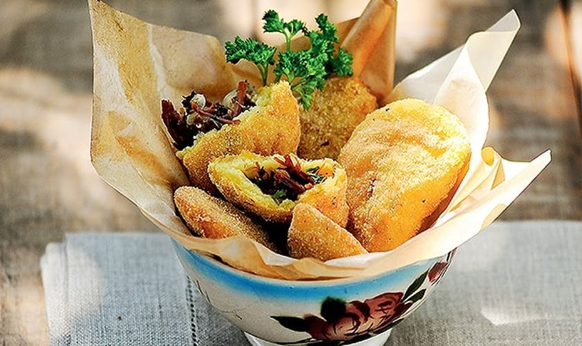 pasteis de fuba de carne seca