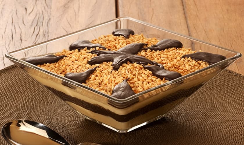 Doce de chocolate com creme de paçoca