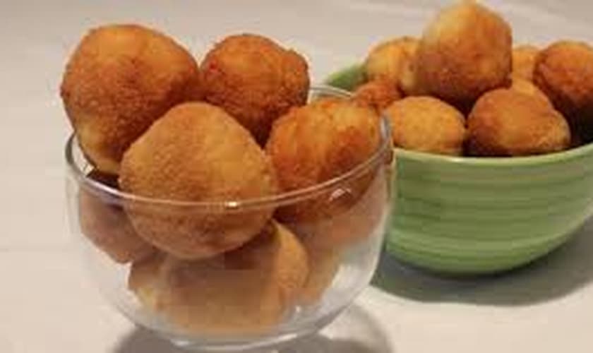 Bolinho de batata recheado com queijo