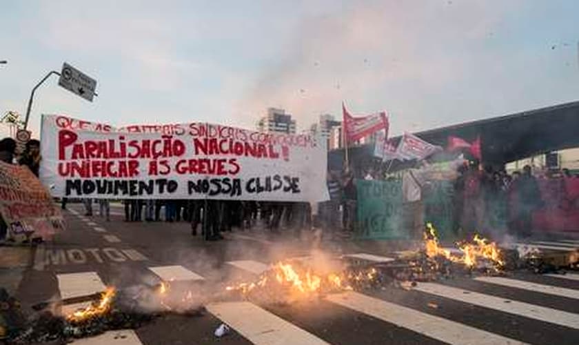 Da estação, os manifestantes seguem para a praça da Sé e para a Secretaria de Estado de Segurança Pública