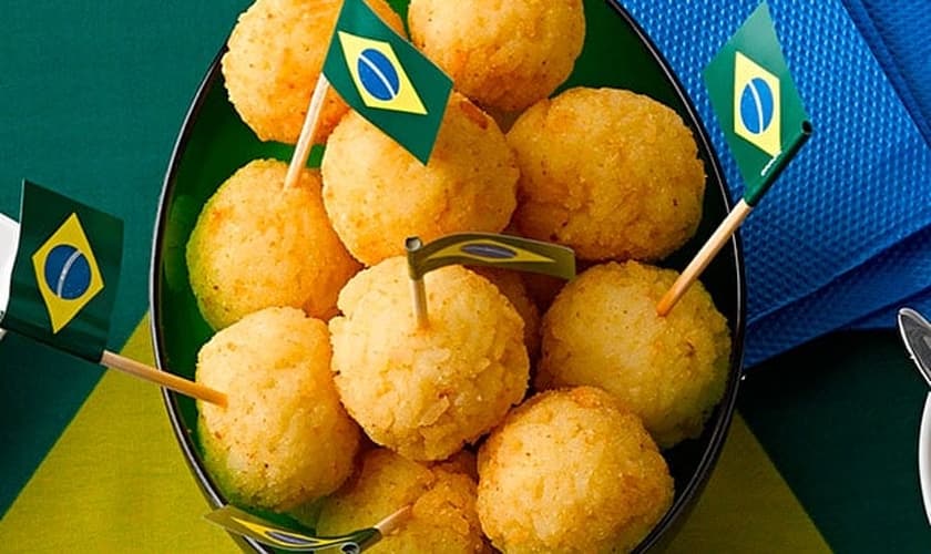 Bolinho de arroz e salsicha