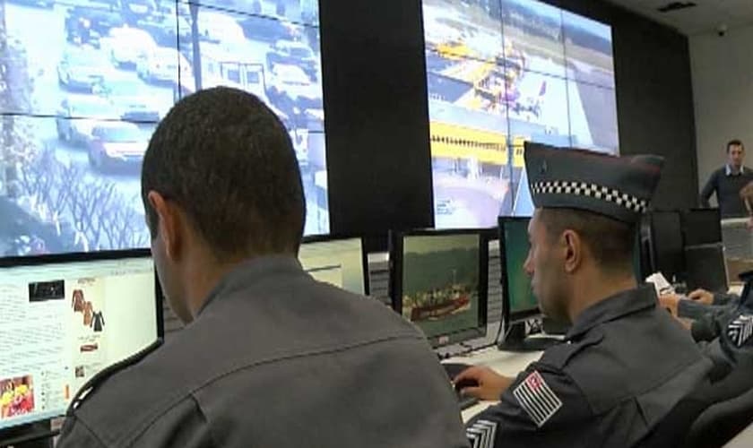 Cidades da Copa serão monitoradas por centros de comando como este, em São Paulo