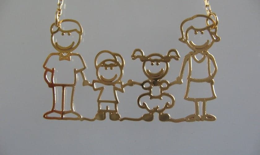 família