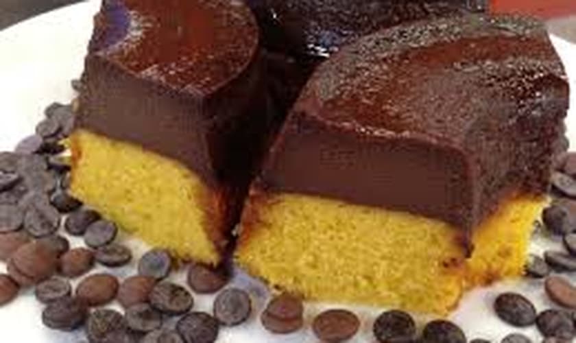 Bolo cenoura com pudim de brigadeiro