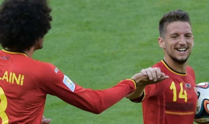 Responsáveis pelos gols da Bélgica, Mertens e Fellaini comemoram virada em cima da Argélia, em jogo no Mineirão, em Belo Horizonte