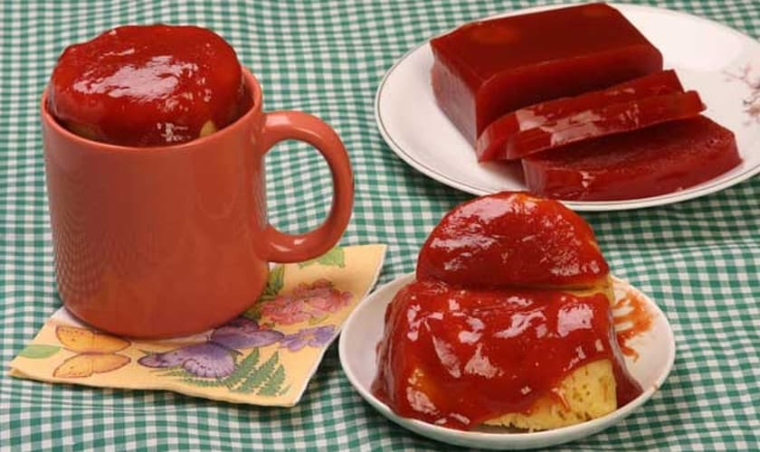 Bolo na caneca de fubá e goibada