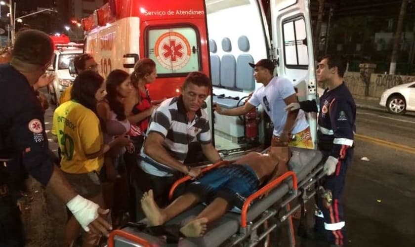 Menino atingido por bala perdida do lado de fora do Fifa Fan Fest de Fortaleza é socorrido pelo Samu