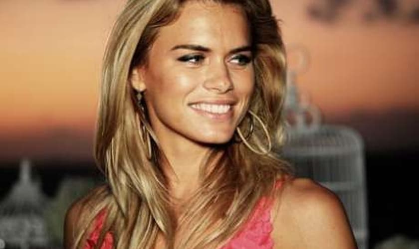 Nicolette Van Dam pediu desculpas por montagem no Twitter