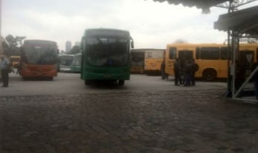 Ônibus foram impedidos de sair das garagens nesta sexta-feira, segundo o Sindimoc 