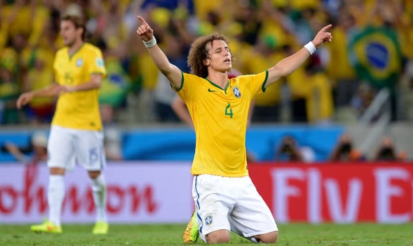 David Luiz vai contra estereótipo, aderindo ao movimento "Eu Escolhi Esperar"
