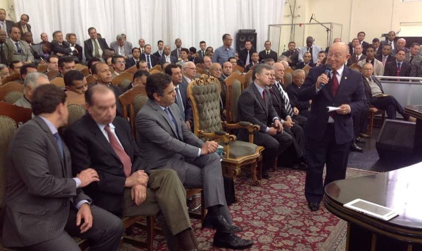 Aécio Neves se reúne com líderes evangélicos, em São Paulo (SP)