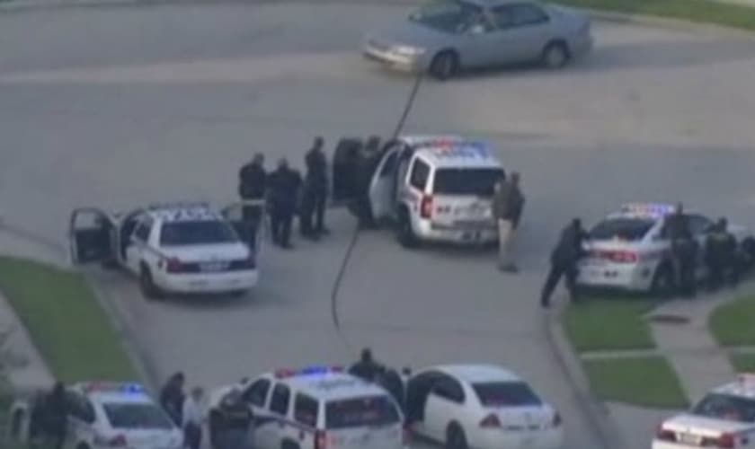 Imagem aérea mostra cerco policial a atirador no Texas, nos Estados Unidos
