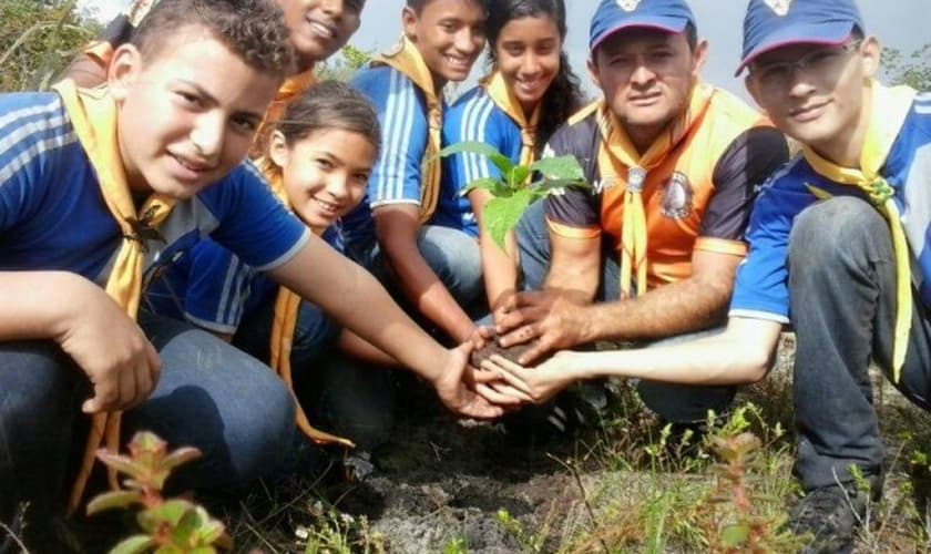 Desbravadores _ reflorestamento