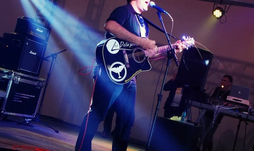 Contando com diversas atrações desde a última quarta-feira, 23/07, a ExpoEvangélica já teve palestras e momentos de louvor com grandes nomes da música gospel nacional e local. Nesta sexta-feira LeoDellaTorre está agora no stand do Portal Guiame, batendo