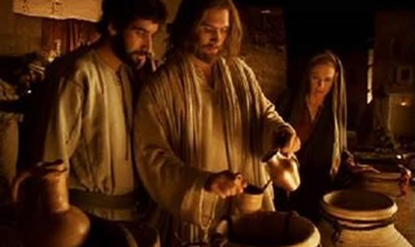 Jesus é Deus: A transformação da água em vinho explicada cientificamente