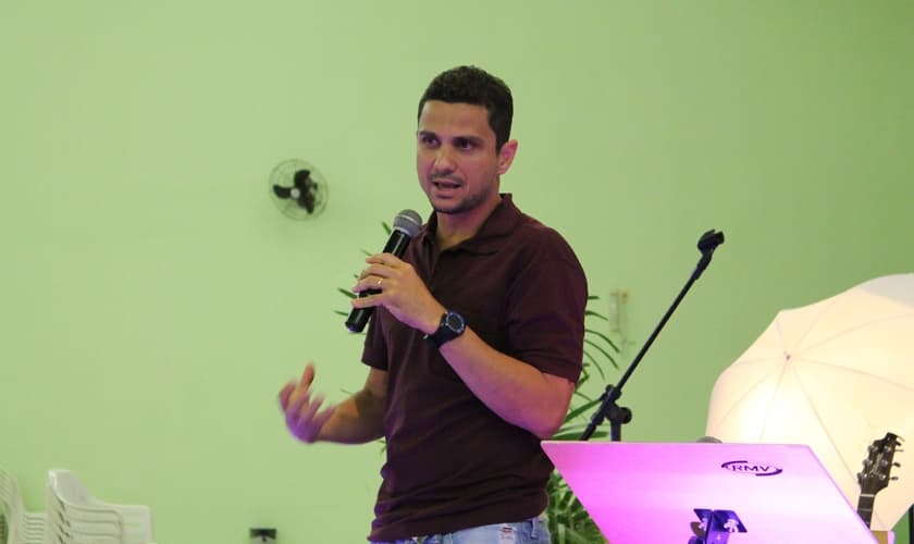 Fabiano Alves: "Jesus nos chama para o evangelho"