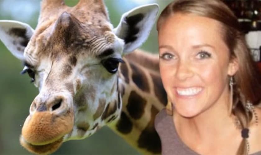 Amanda Hall foi multada em R$ 1.550 por assediar girafa