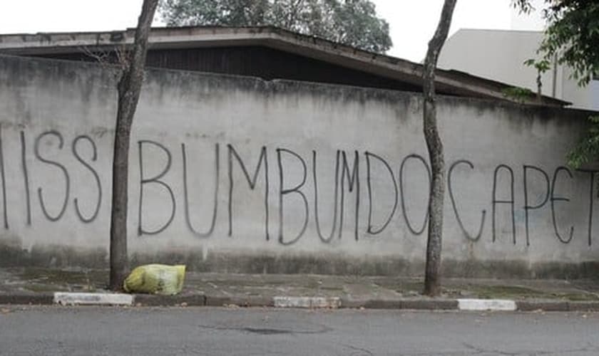 Evangélica participa do concurso Miss Bumbum e diz "sofrer com preconceito"