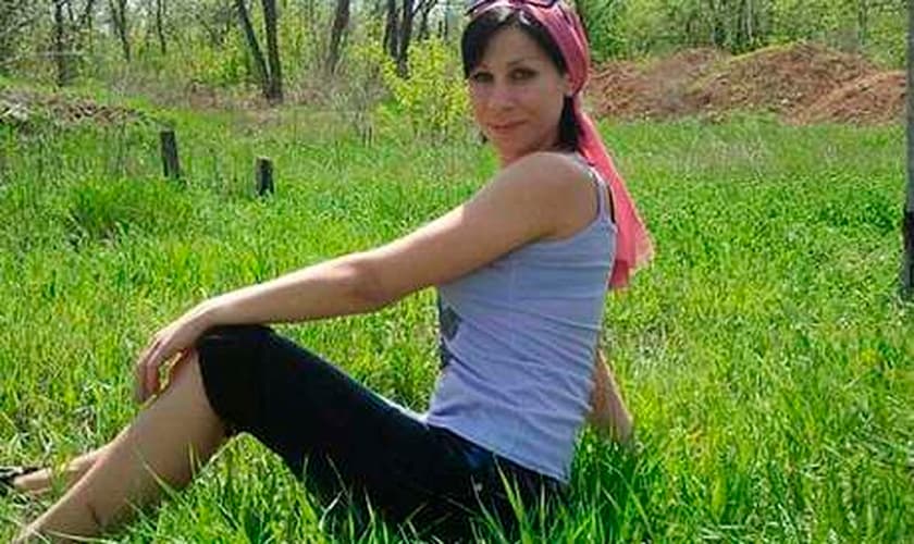 Irritada com a embriaguez do marido, Veronika resolveu procurar o ex-namorado e dormir com ele, em plena noite de núpcias