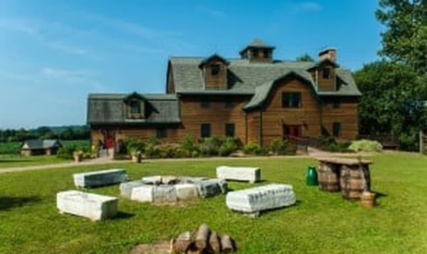 Casal cristão é multado em 13 mil dólares por recusar casamento gay em sua fazenda