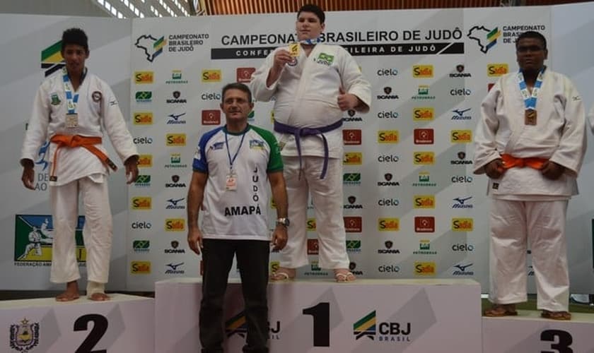 Guilherme da Luz (à direita) foi bronze no Campeonato Brasileiro Sub-15 
