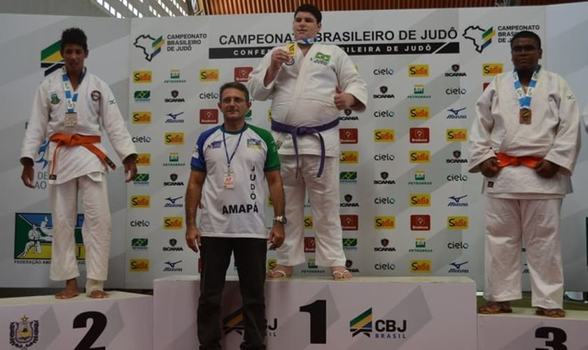 Guilherme da Luz (à direita) foi bronze no Campeonato Brasileiro Sub-15