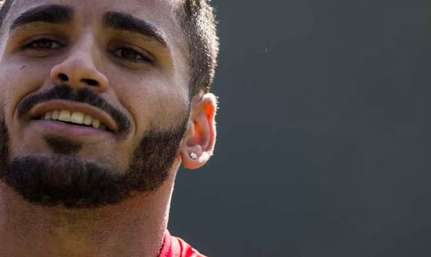 Barça viaja a SP e fechará com Douglas na 3ª, diz jornal