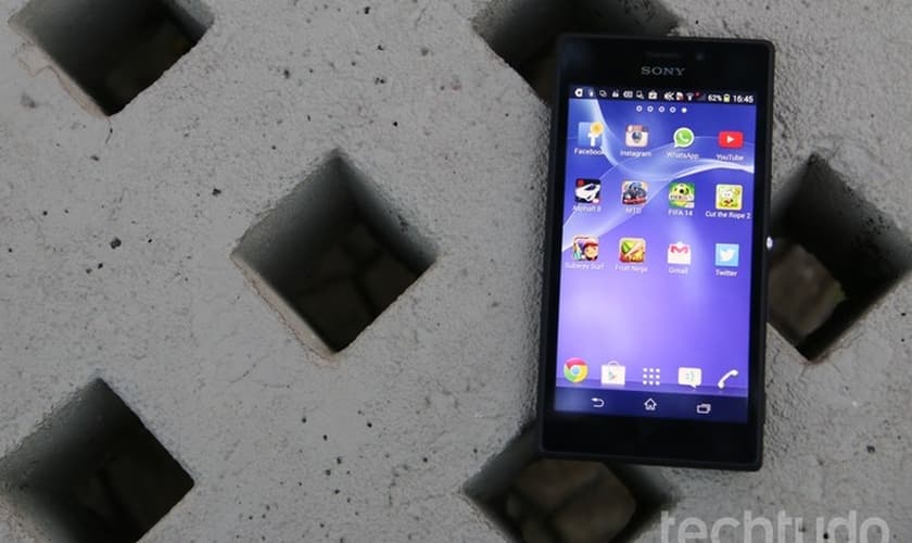 Xperia M2 é um consideravelmente grande, mas tamanho é o ideal para quem não curte flobets