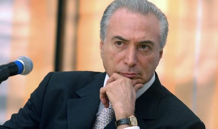 Questionado sobre ligação com satanismo, Michel Temer afirma que sua conduta é formada por valores cristãos. (Foto: Veja)