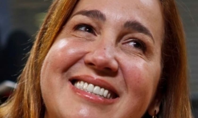 Cláudia Jimenez está de volta à telinha ao lado de Rafael Zulu e Marcos Breda