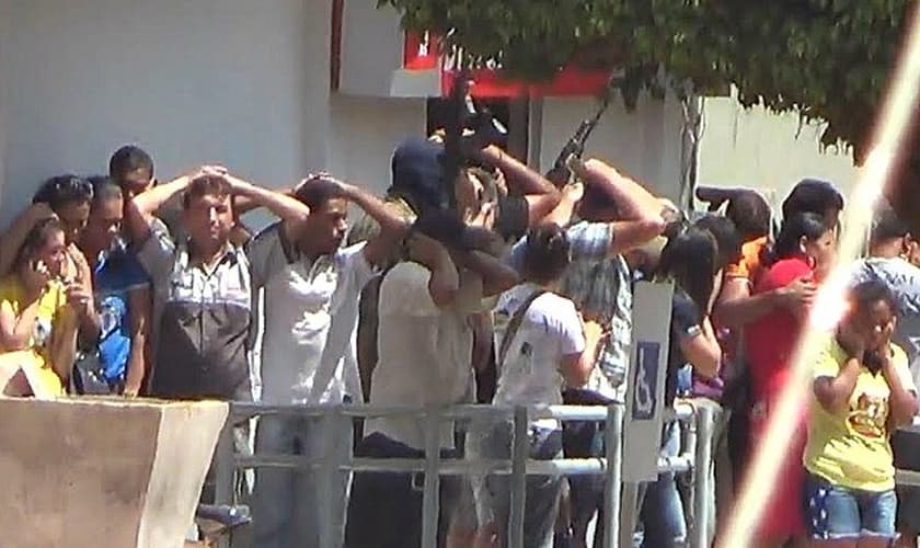 Cerca de 20 clientes foram feitos reféns em Apuí