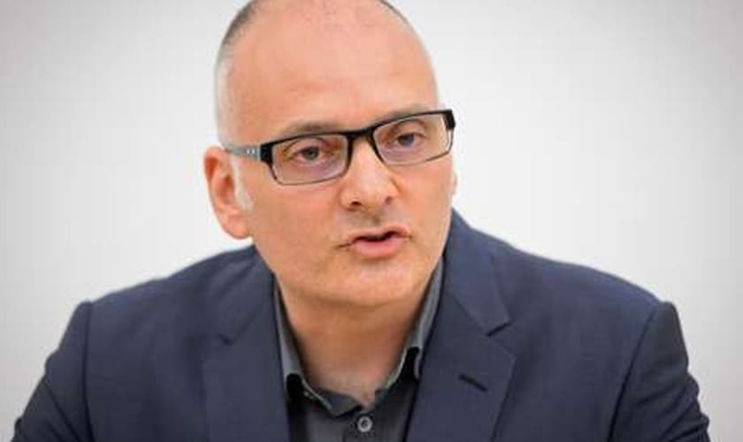 Médico britânico que cuidou de paciente com ebola em Londres fala de seu estado de saúde (arquivo); Pooley foi liberado nesta quarta-feira