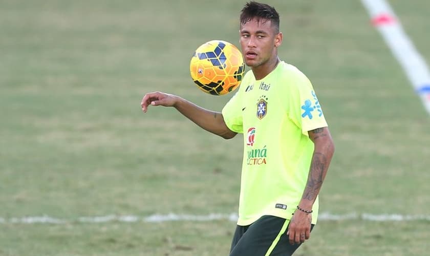 Com a confiança de Dunga, Neymar vai ganhar a braçadeira de capitão da seleção.