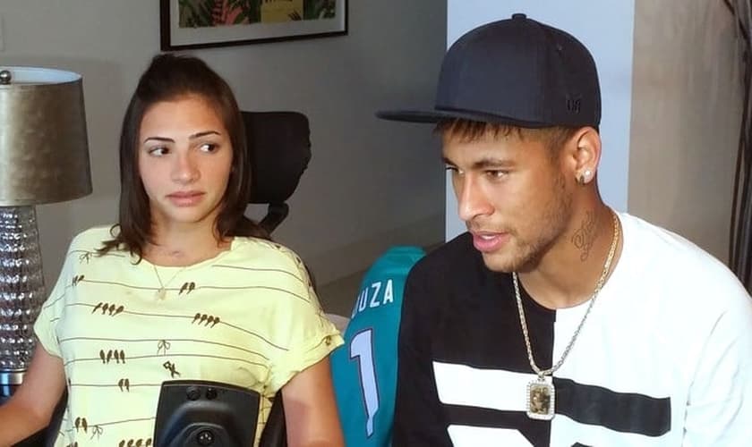 Neymar visita atleta paraplégica e diz que ora por ela: "Eu peço a Deus que te faça um milagre"